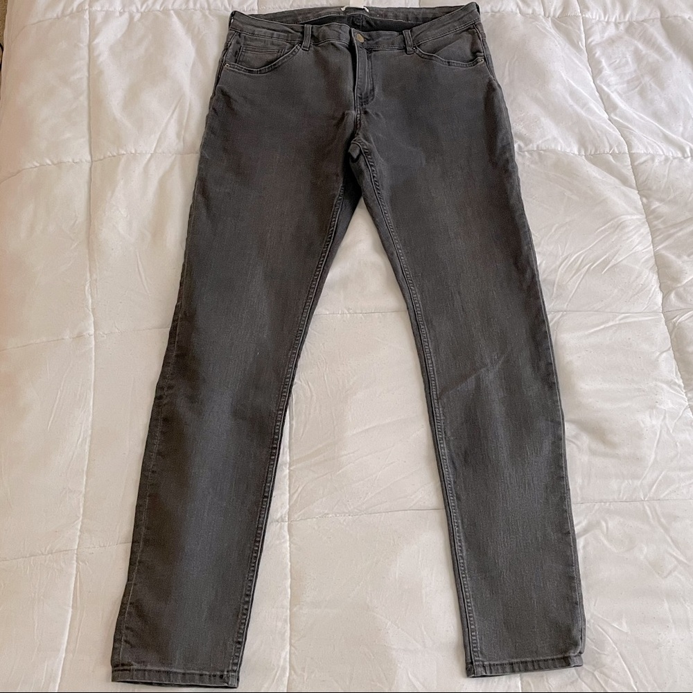 Gray Straight leg denim jeans!